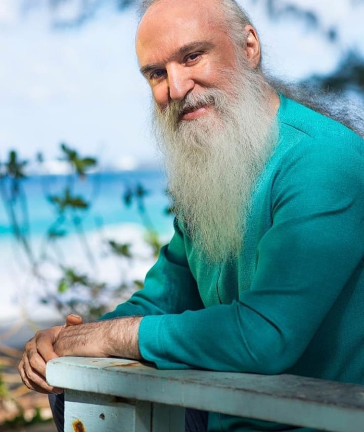 داوود آزاد هوالاول هوالاخر